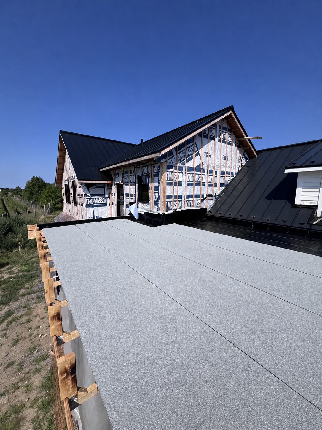 Toit plat en membrane élastomère neuve